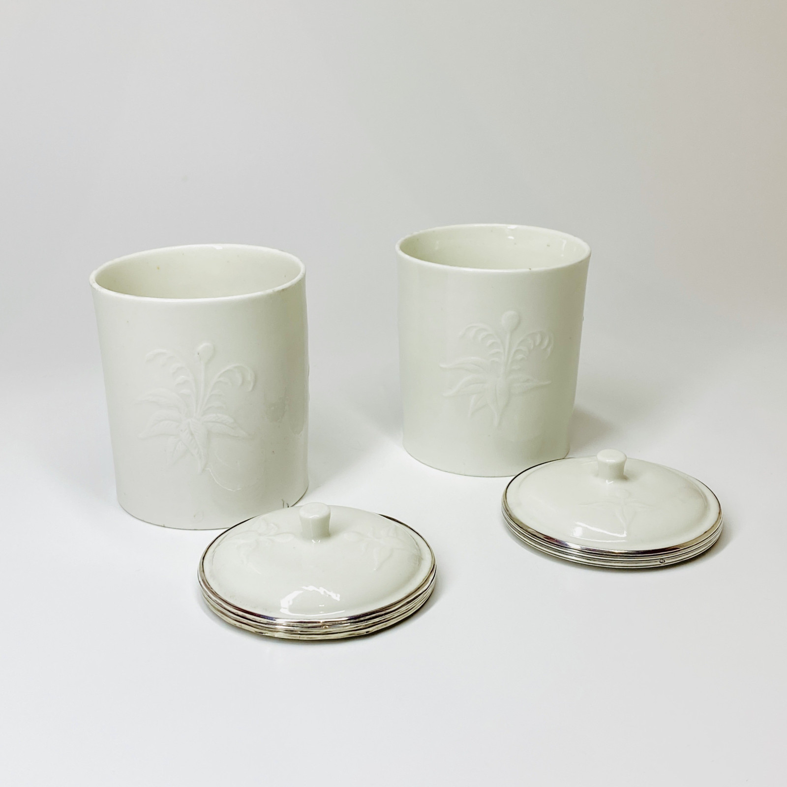 Saint-Cloud - Paire de pots à pommade - XVIIIe siècle