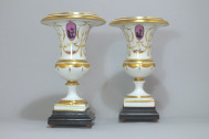 Paris - Paire de vases en porcelaine à décor "à la Salembier"- Fin du XVIIIe Siècle