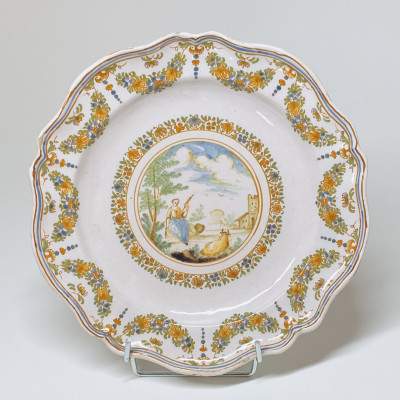 Assiette en faïence de Lyon à médaillon - XVIIIe siècle