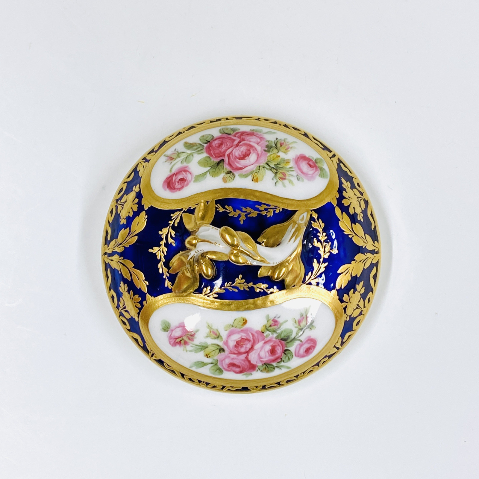 Sèvres soft porcelain ecuelle - Eighteenth century
