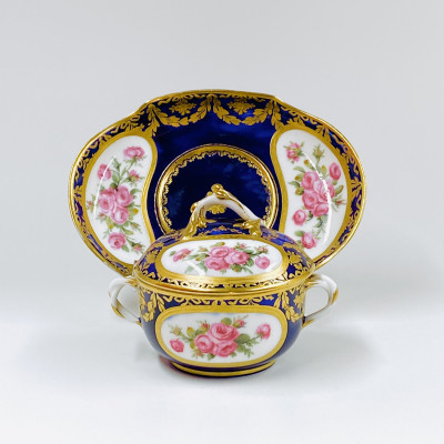 Sèvres soft porcelain ecuelle - Eighteenth century
