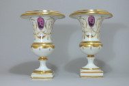 Paris - Paire de vases en porcelaine à décor "à la Salembier"- Fin du XVIIIe Siècle