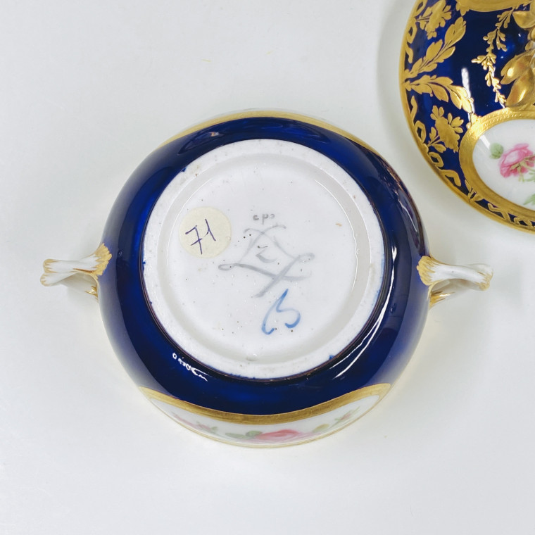 Sèvres soft porcelain ecuelle - Eighteenth century