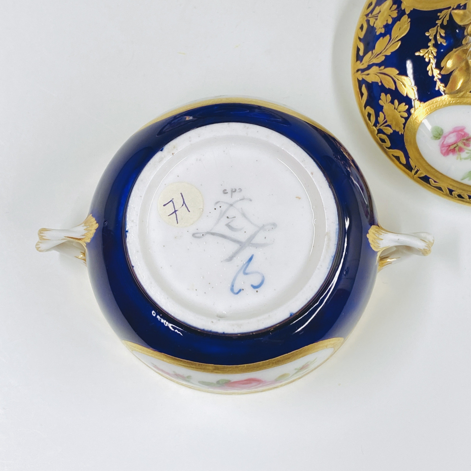 Écuelle à bouillon en porcelaine tendre de Sèvres - XVIIIe siècle