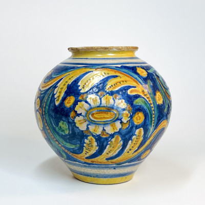 Caltagirone (Sicile) - Vase boule à décor floral - XVIIIe siècle