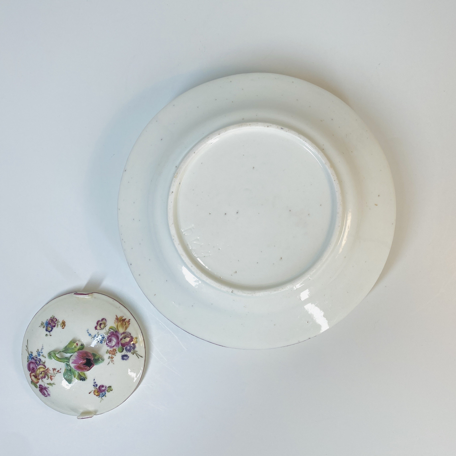 Mennecy - Soft porcelain butter dish - Eighteenth century