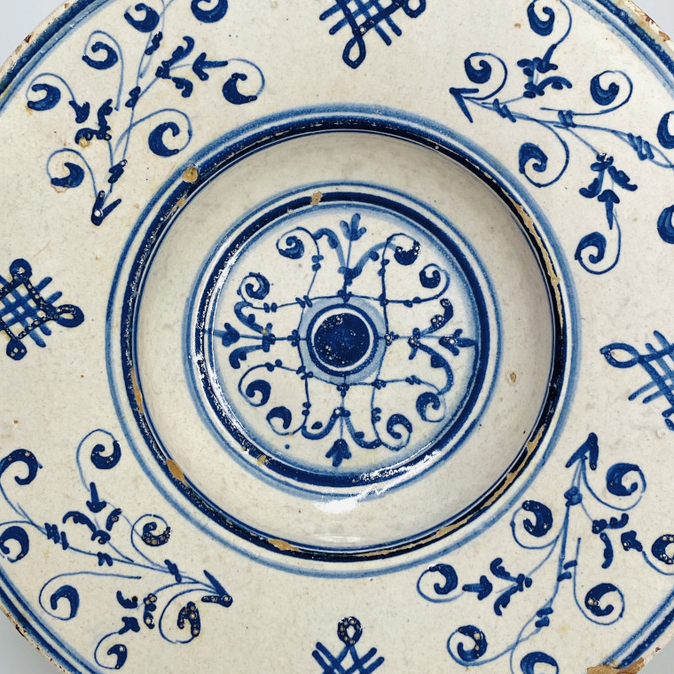 Tondino en majolique de Faenza ou duché d’Urbino - XVIe siècle