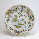 Assiette en faïence de Lyon à décor de grotesques - XVIIIe siècle
