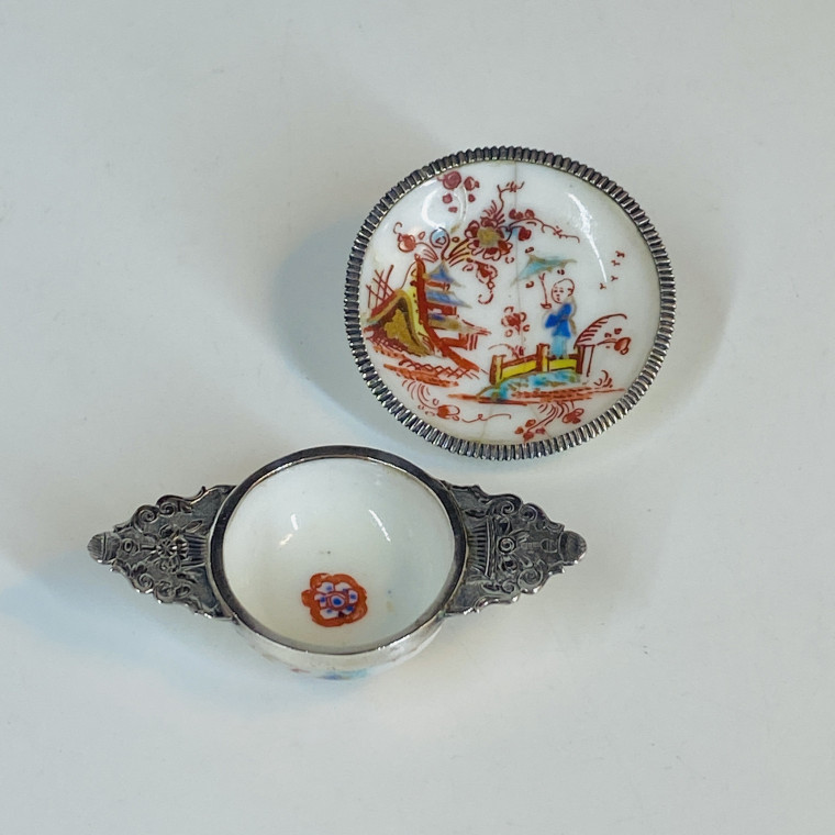 Rare écuelle miniature en porcelaine de Saint-Cloud - Début du XVIIIe siècle
