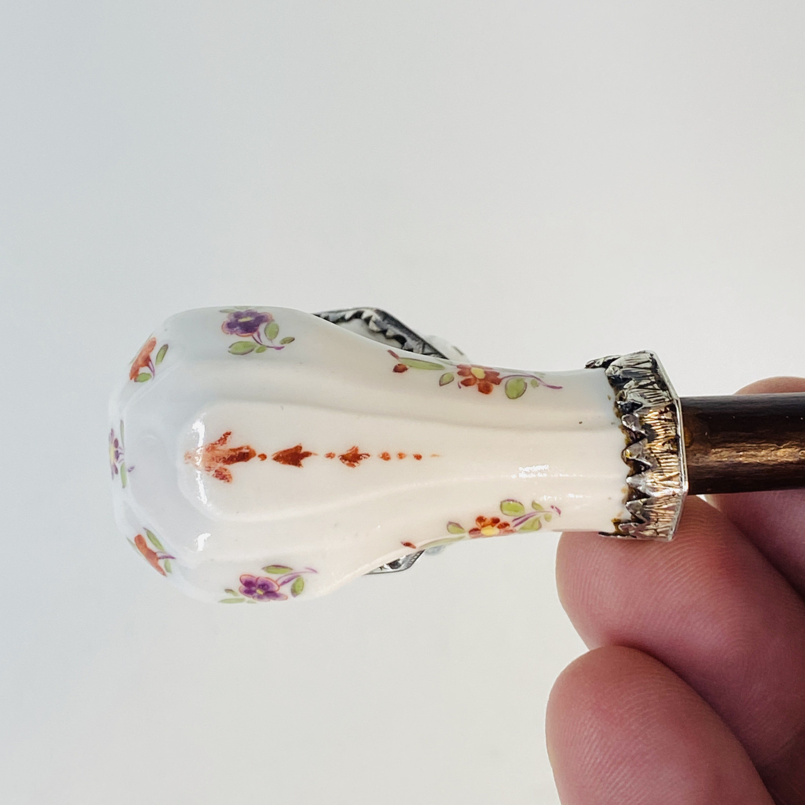 Pipe en porcelaine de Meissen à décor dans le style Kakiemon - Vers 1730