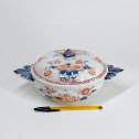 Two Chinese porcelain covered bowls decorated in the Imari palette - Early eighteenth century