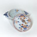 Two Chinese porcelain covered bowls decorated in the Imari palette - Early eighteenth century