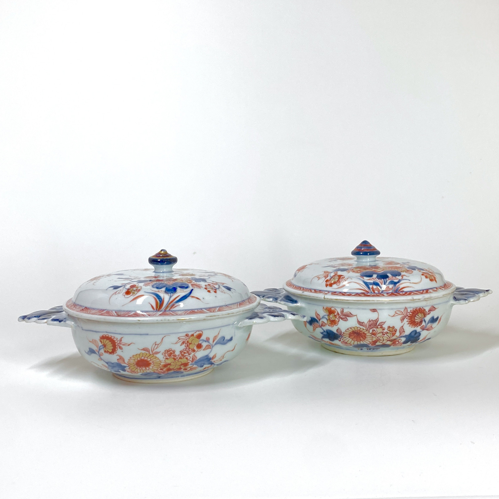Two Chinese porcelain covered bowls decorated in the Imari palette - Early eighteenth century