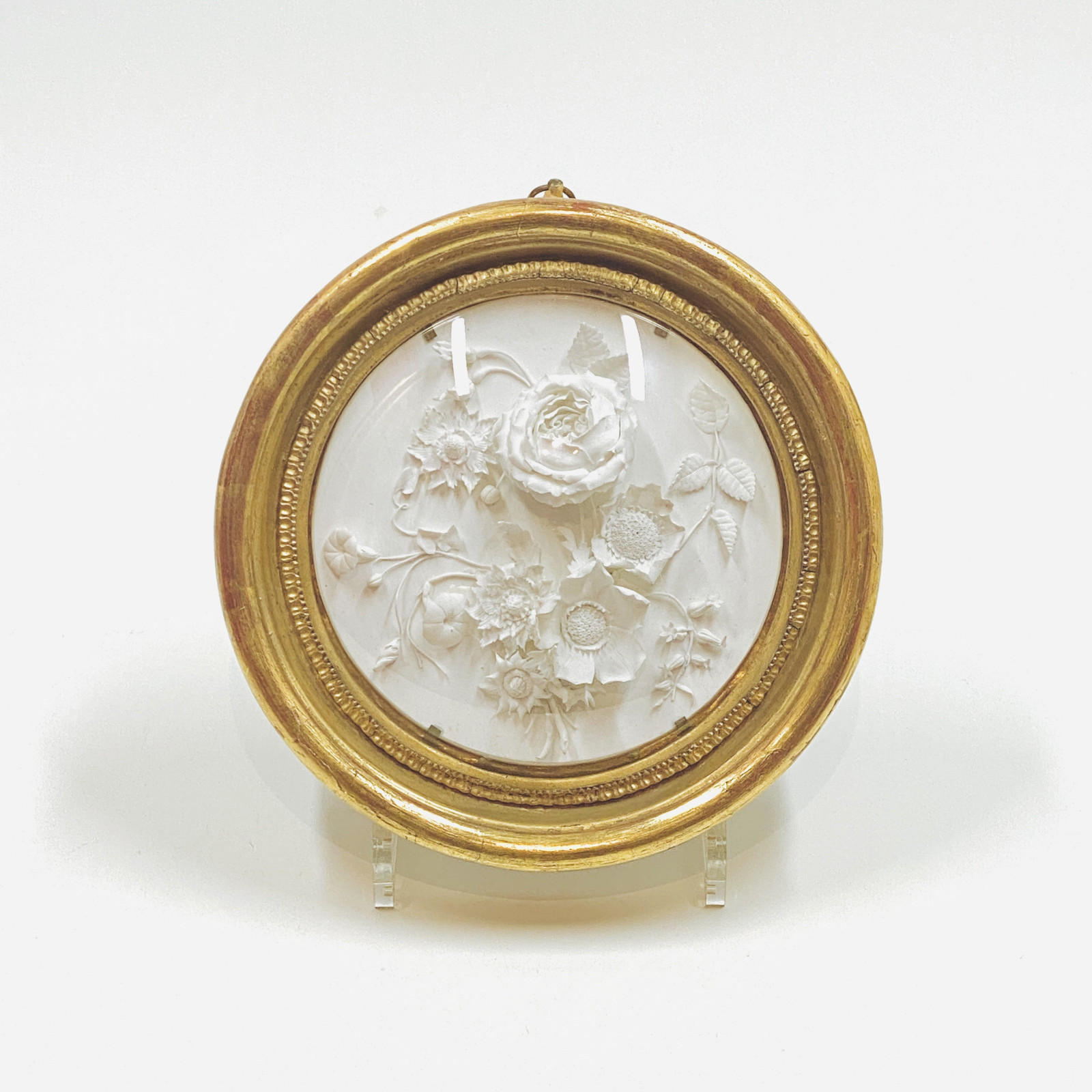 Médaillon en biscuit de Niderviller représentant un bouquet de fleurs - Daté 1818