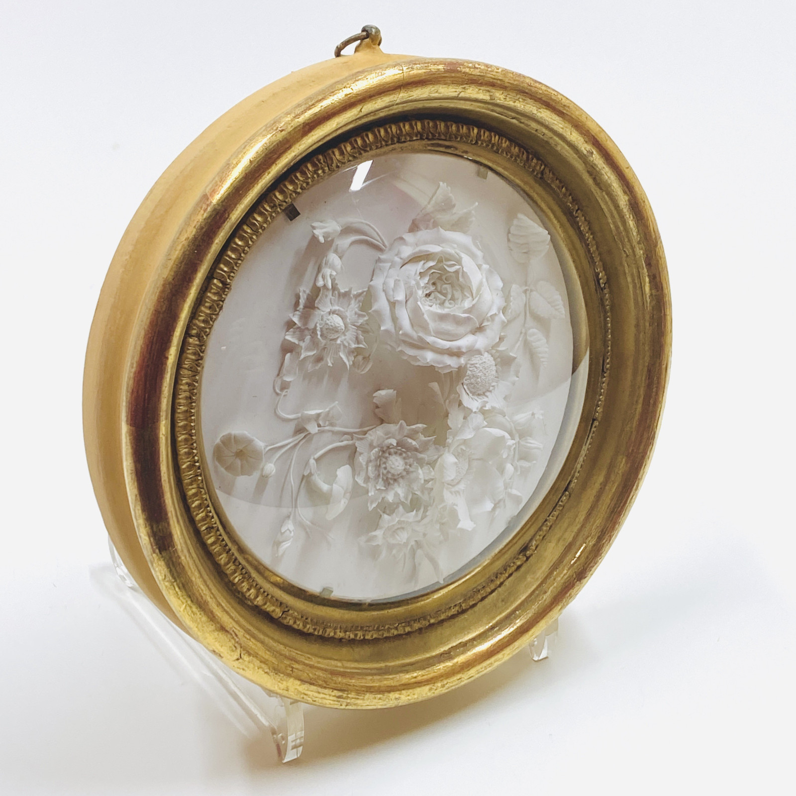 Niderviller biscuit medallion representing a bouquet of flowers - Dated 1819