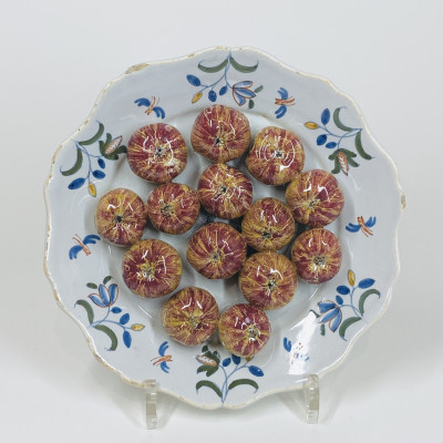 Trompe l'oeil plate in Nevers earthenware - Eighteenth century