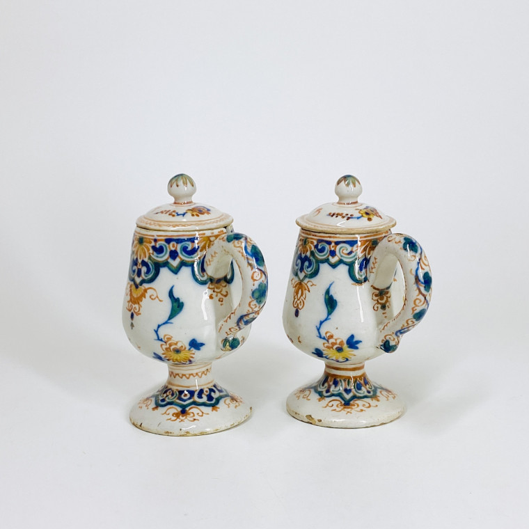 Paire de Moutardiers en faïence de Delft - XVIIIe siècle