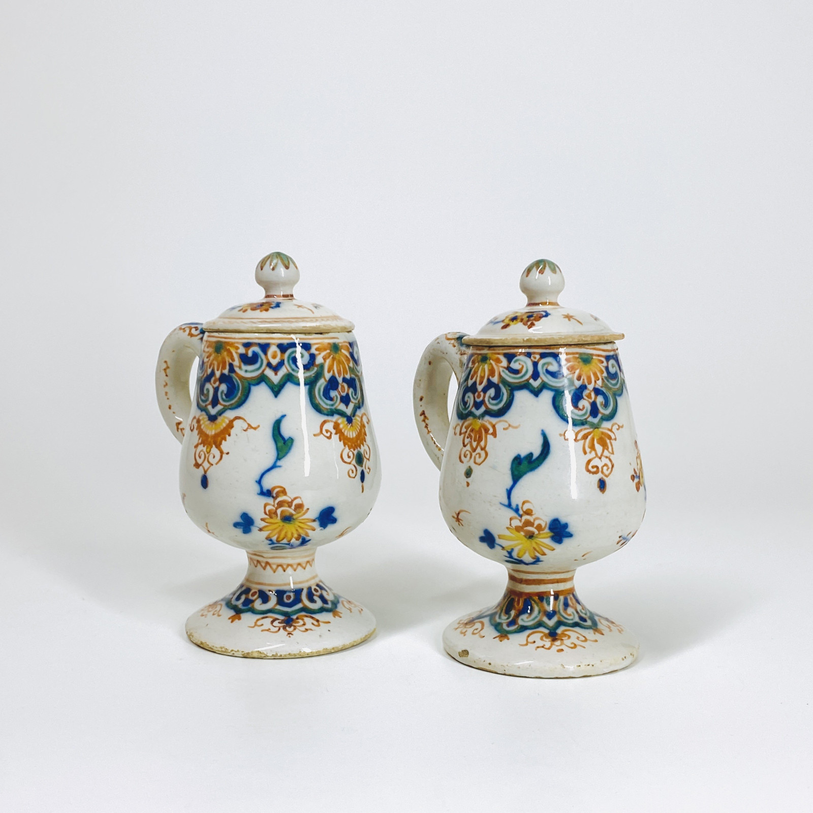 Paire de Moutardiers en faïence de Delft - XVIIIe siècle