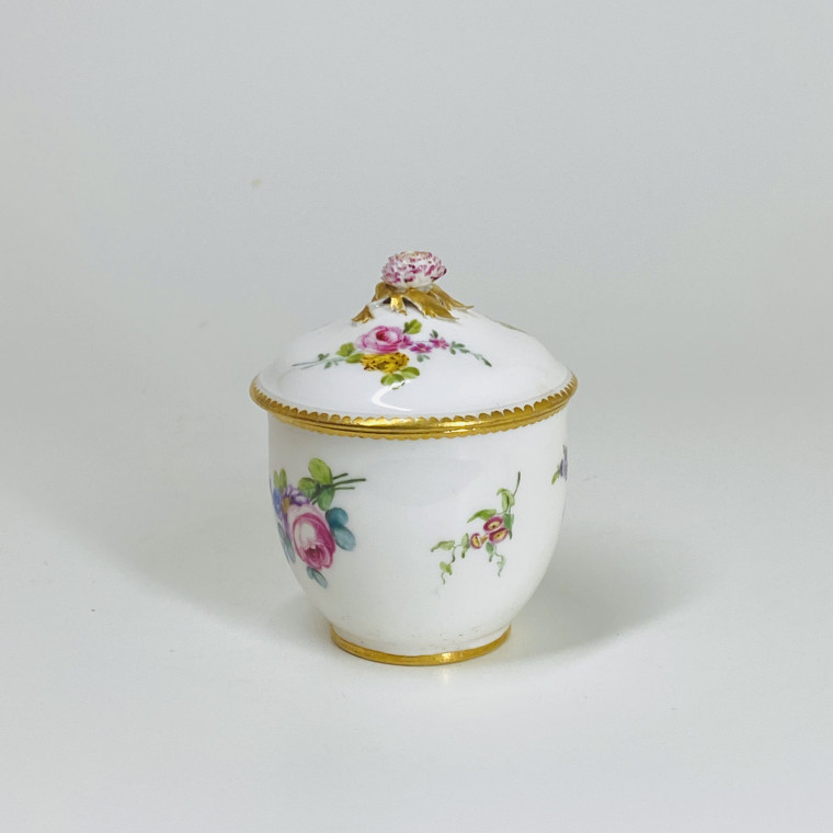 Pot à sucre en porcelaine tendre de Sèvres - XVIIIe siècle