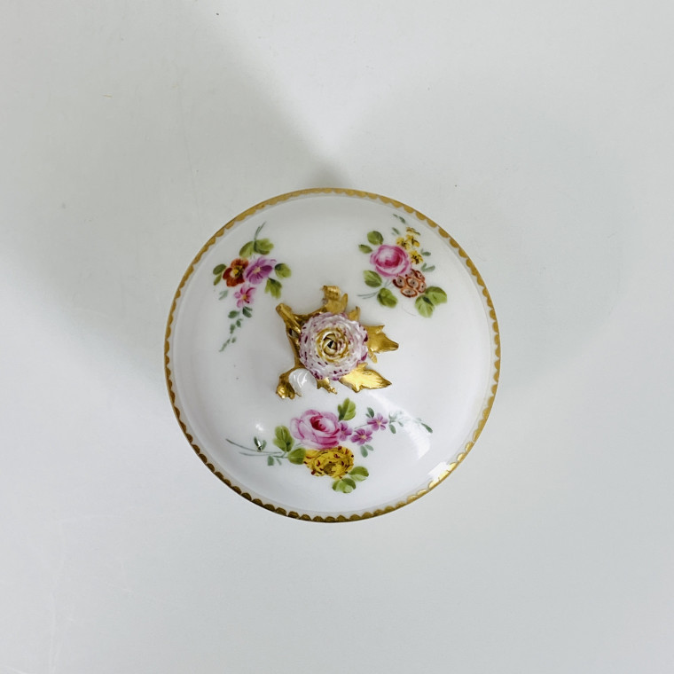 Pot à sucre en porcelaine tendre de Sèvres - XVIIIe siècle