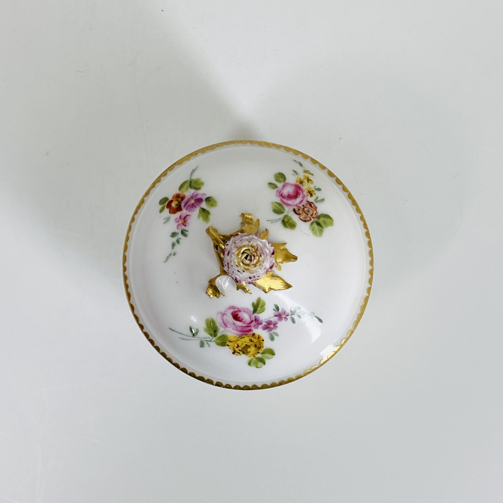 Pot à sucre en porcelaine tendre de Sèvres - XVIIIe siècle