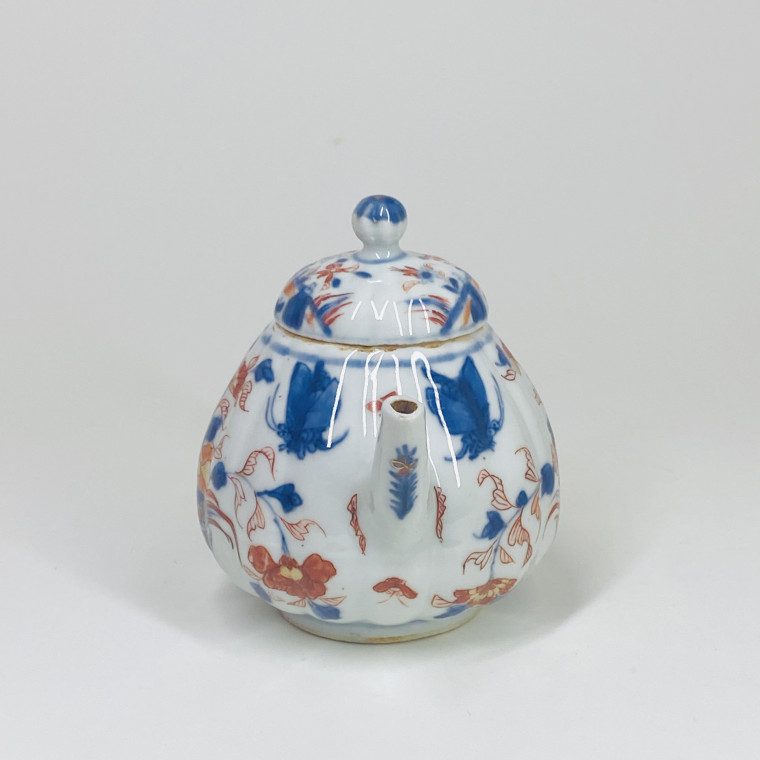 Théière en porcelaine de Chine à décor de papillons - XVIIIe siècle