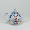 Chinese porcelain teapot with butterfly decoration - Eighteenth century
