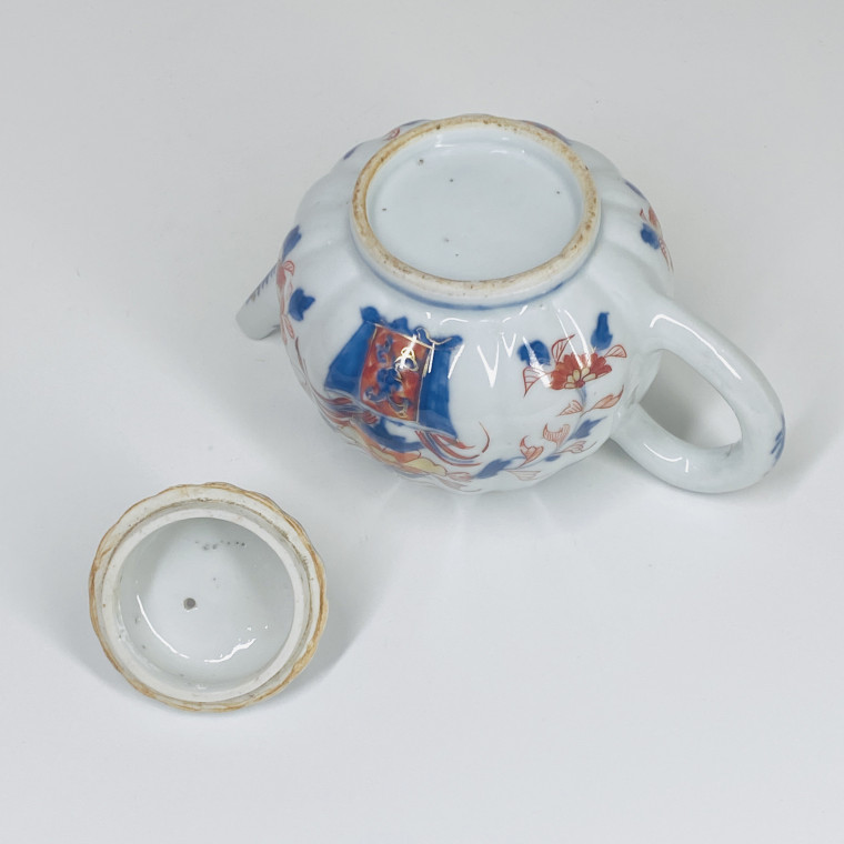 Théière en porcelaine de Chine à décor de papillons - XVIIIe siècle