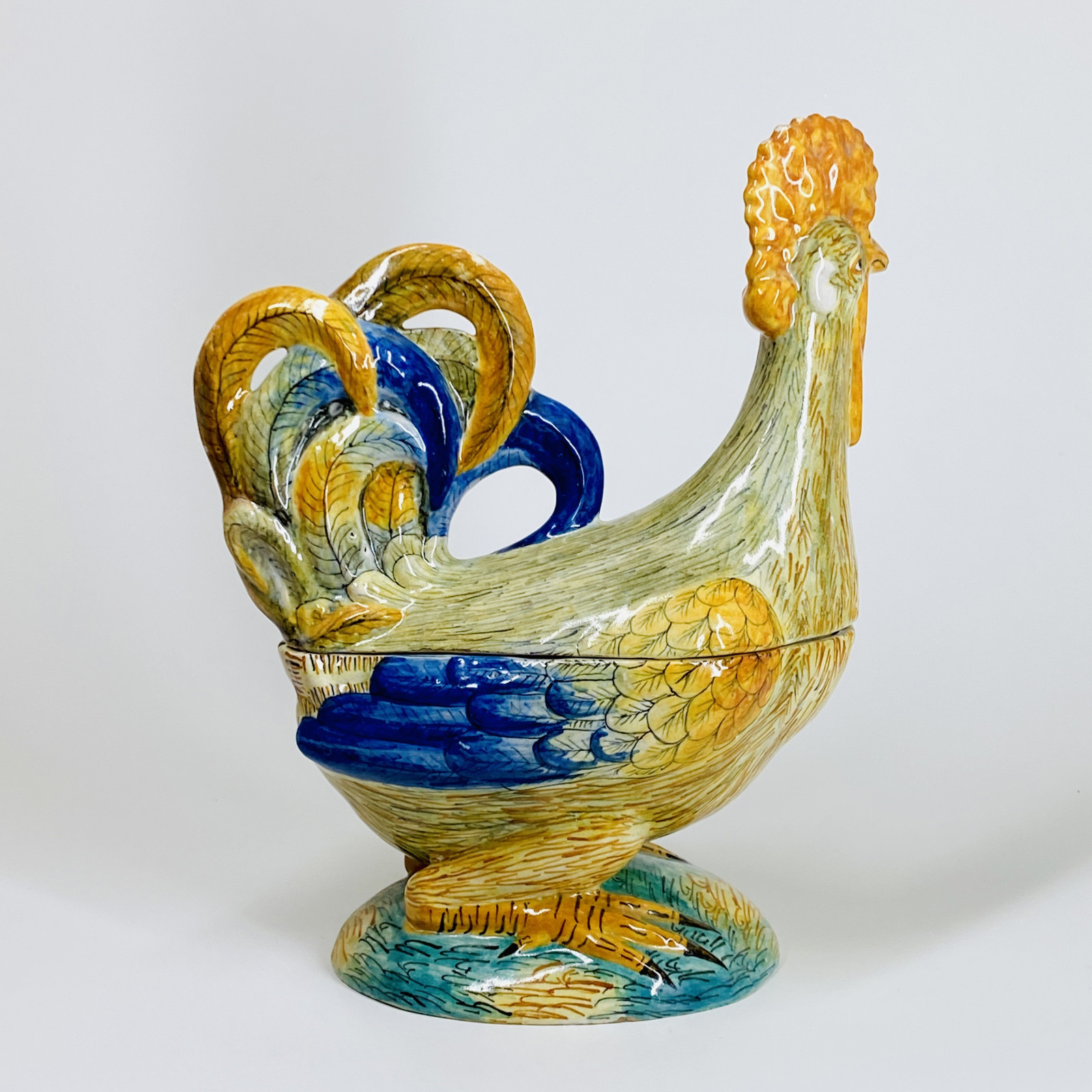 Pesaro (Italy) - Terrine in trompe l'oeil in polychrome earthenware depicting a rooster - Around 1800