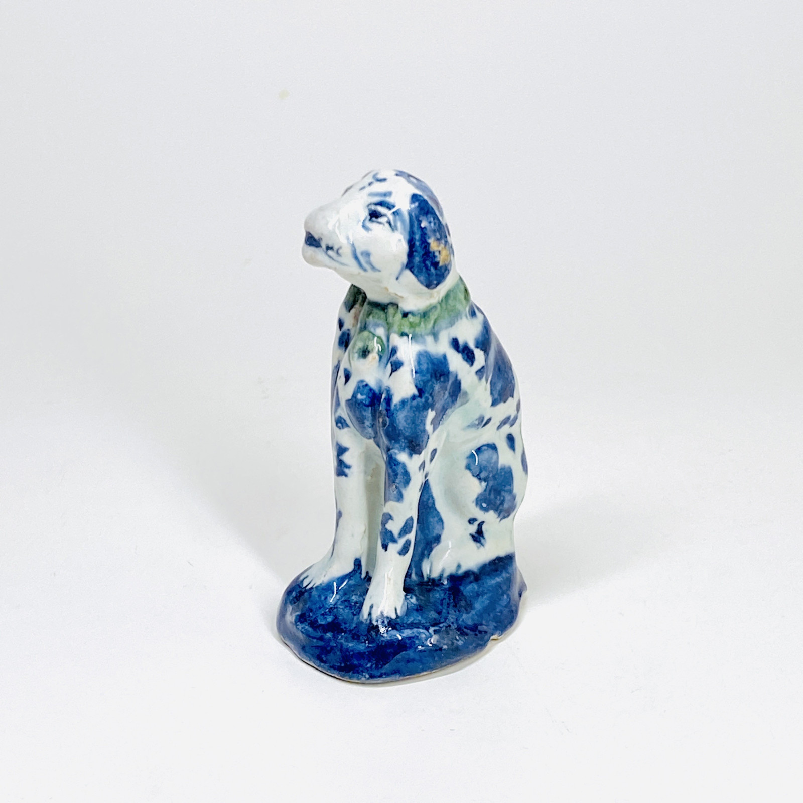 Delft - Statuette figurant un chien - XVIIIe siècle