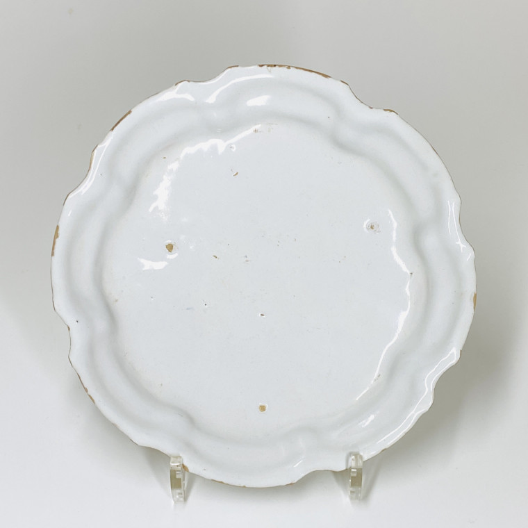 Assiette en faïence de Nove di Bassano à décor de fruits - XVIIIe siècle