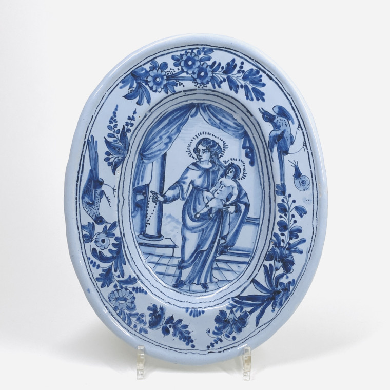Nevers earthenware dish representing the Virgin and Child - Seventeenth century