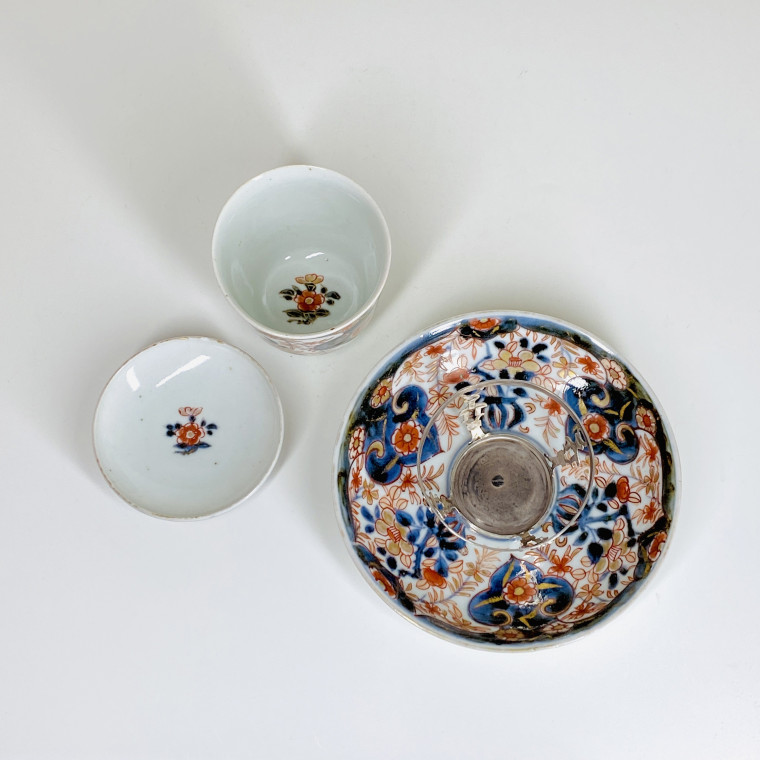 Gobelet couvert en porcelaine du Japon monté en argent - XVIIIe siècle
