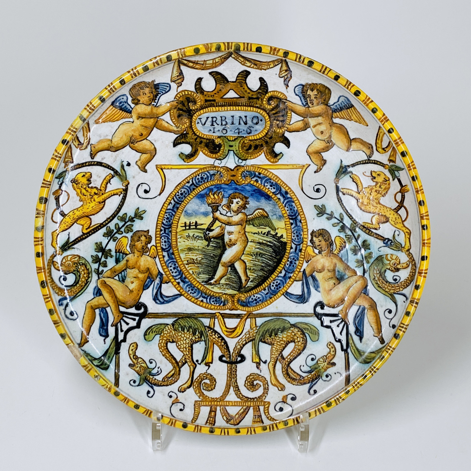 Deux tazza en majolique d’Urbino - XVIIe siècle