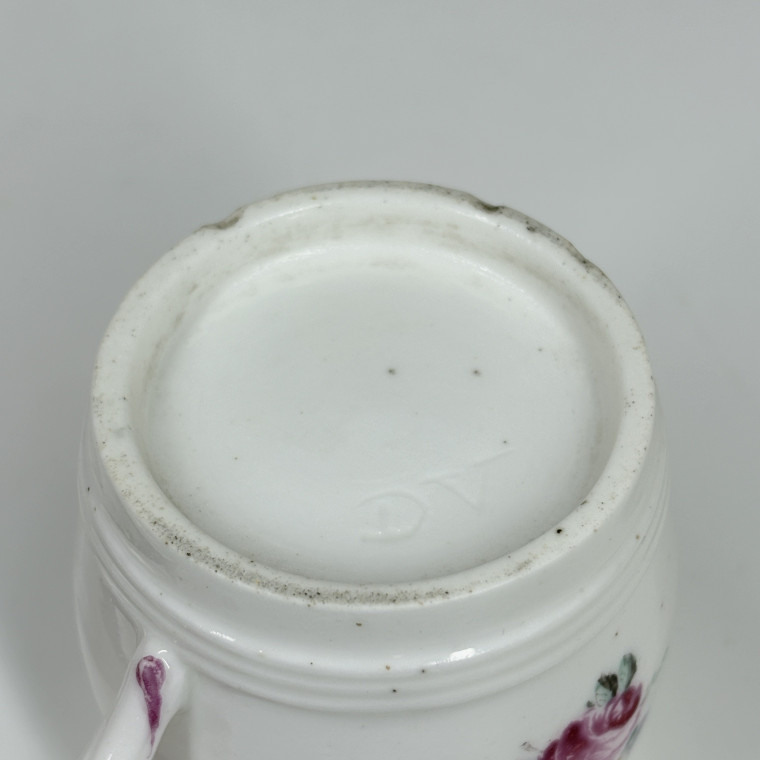Moutardier en porcelaine de Mennecy - XVIIIe siècle