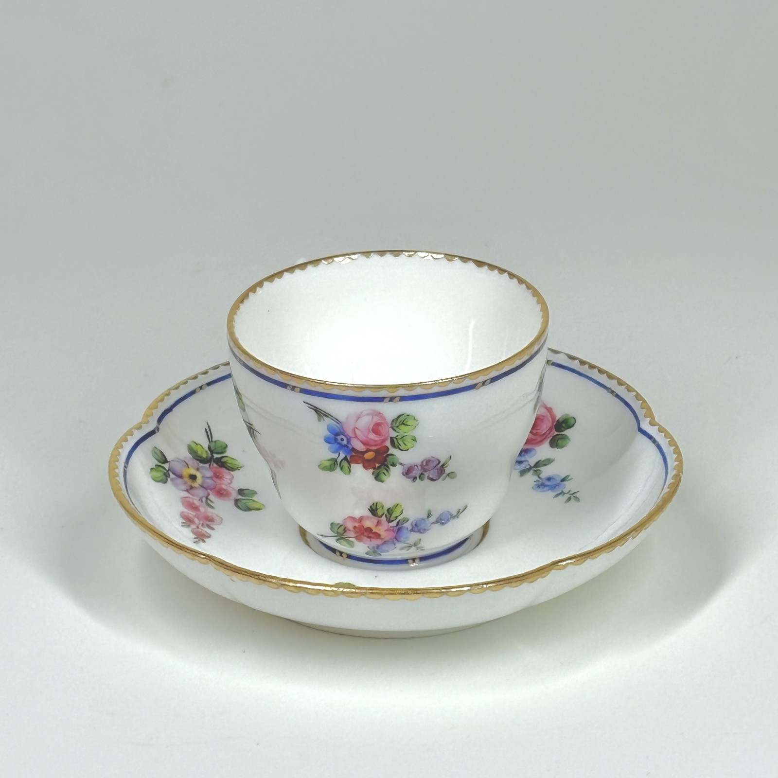 Cup and saucer called "Hébert" goblet with polychrome decoration - Eighteenth century