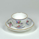 Tasse dite gobelet "Hébert" et sa soucoupe à décor polychrome - XVIIIe siècle