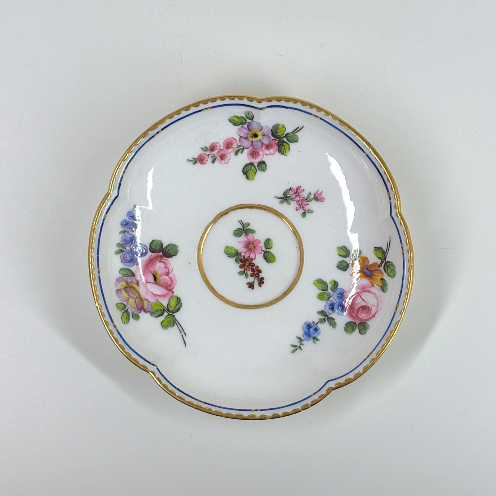 Tasse dite gobelet "Hébert" et sa soucoupe à décor polychrome - XVIIIe siècle