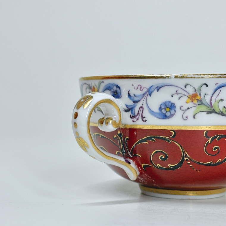 Tasse à thé en porcelaine de Sèvres - XVIIIe siècle