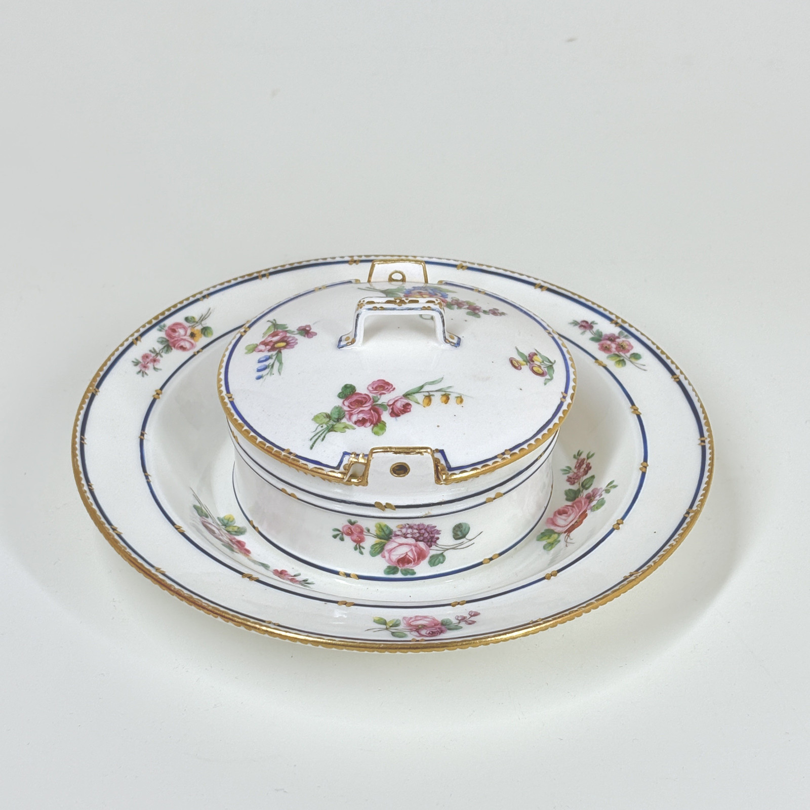 Beurrier en porcelaine tendre de Sèvres - XVIIIe siècle