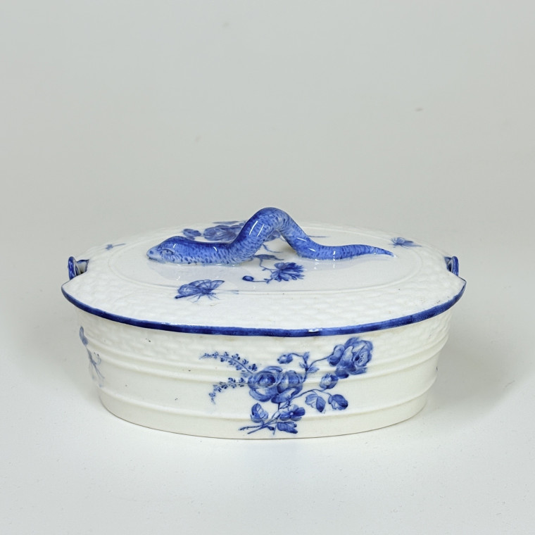 Butter dish in soft porcelain from Chantilly - Eighteenth century
