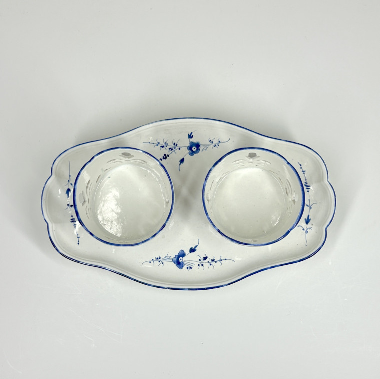 Porte huilier en porcelaine tendre de Chantilly - XVIIIe siècle