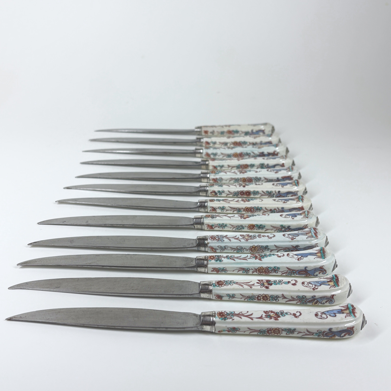 Set of twelve knives with Mennecy porcelain handles - Eighteenth century