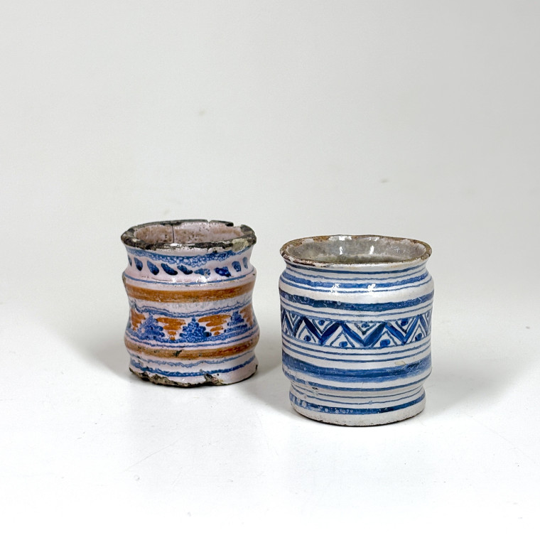 Deux pots à onguent  en majolique d'Anvers ou Pays-bas - Fin du XVIe siècle