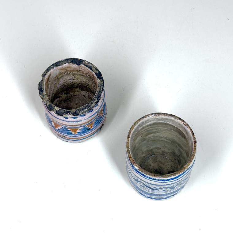 Deux pots à onguent  en majolique d'Anvers ou Pays-bas - Fin du XVIe siècle