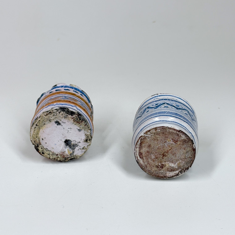 Deux pots à onguent  en majolique d'Anvers ou Pays-bas - Fin du XVIe siècle