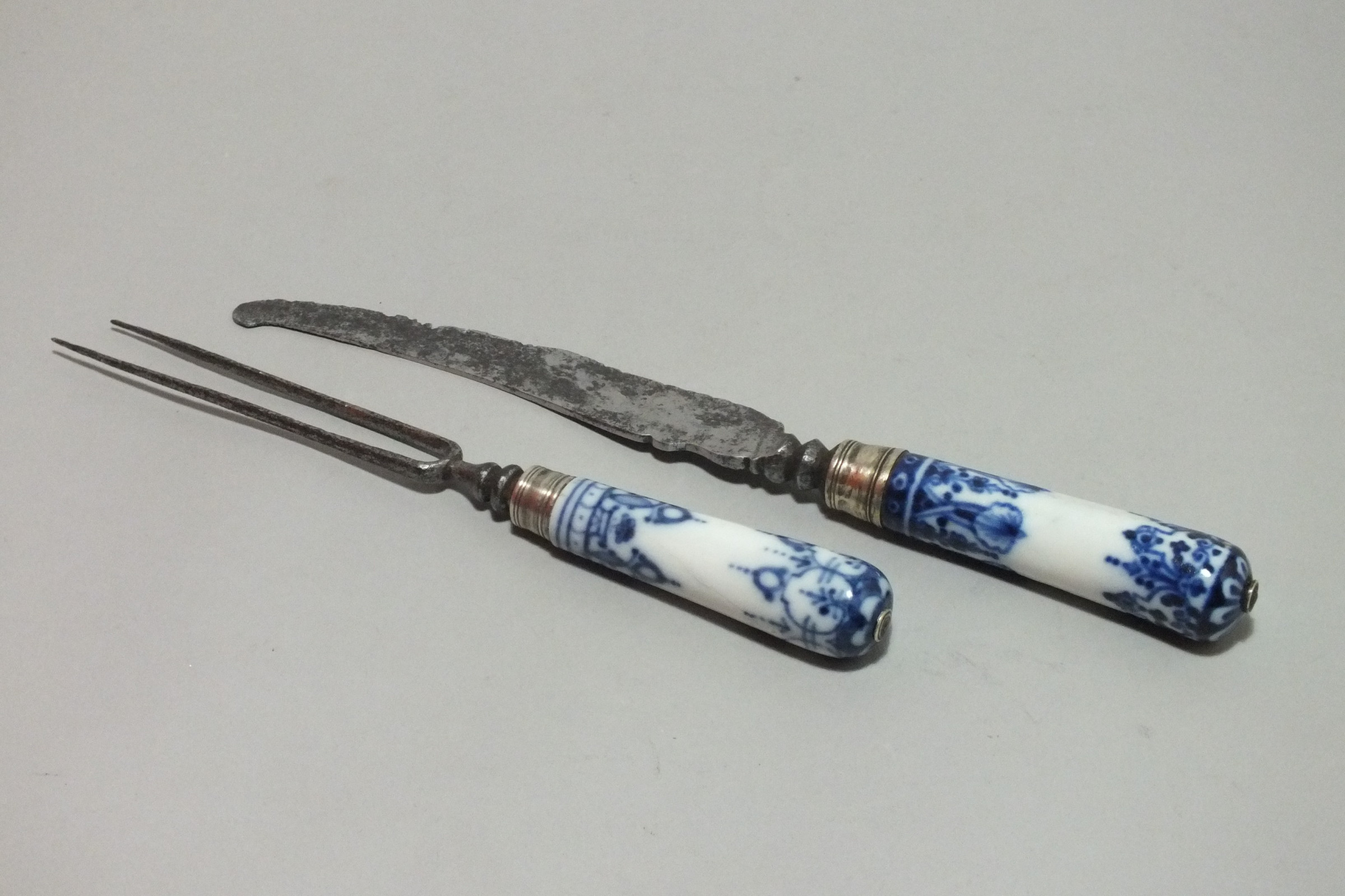 Knife and fork in soft porcelain of St. Cloud - eighteenth century