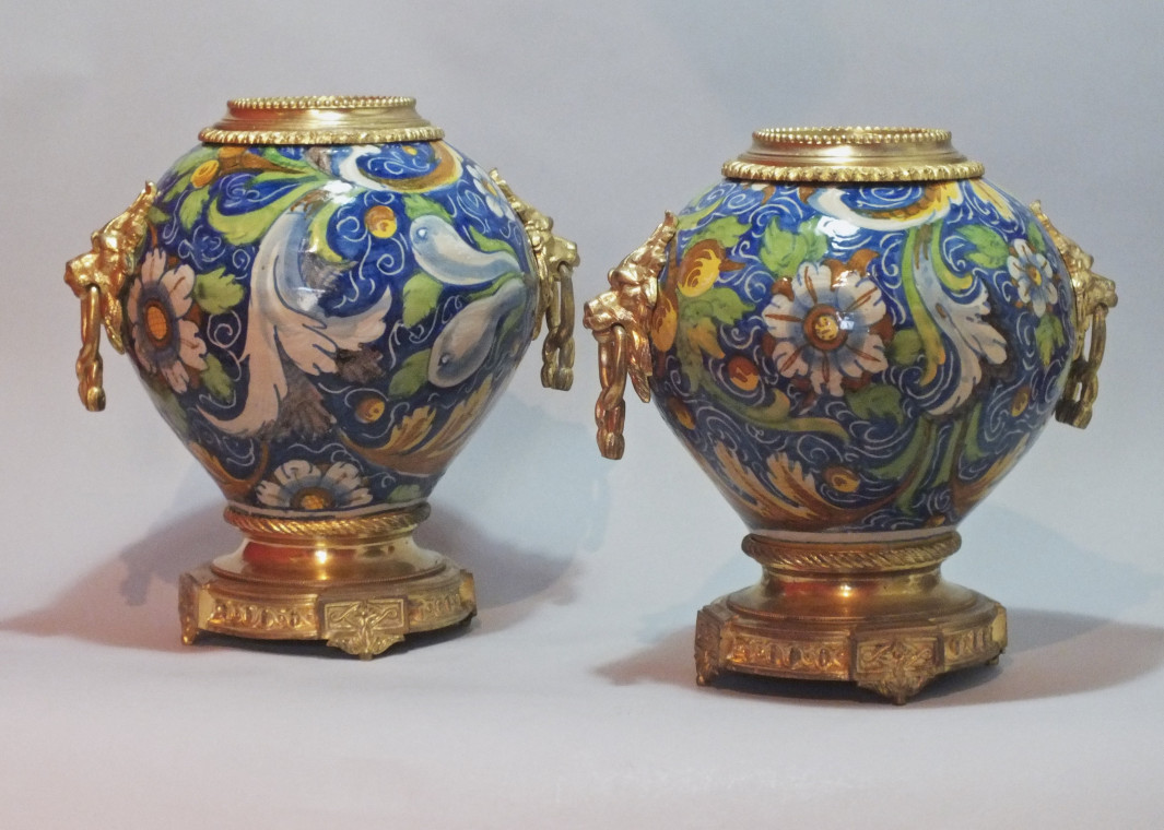Venise - Paire de vases boule en majolique - XVIe Siècle