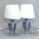 Chine - Paire de vases en porcelaine montés en lampe - Époque Kang'xi