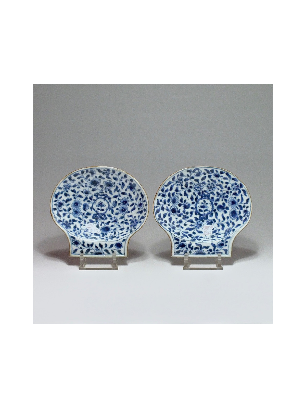 China - A pair of shells - Eighteenth Century - Kangxi period